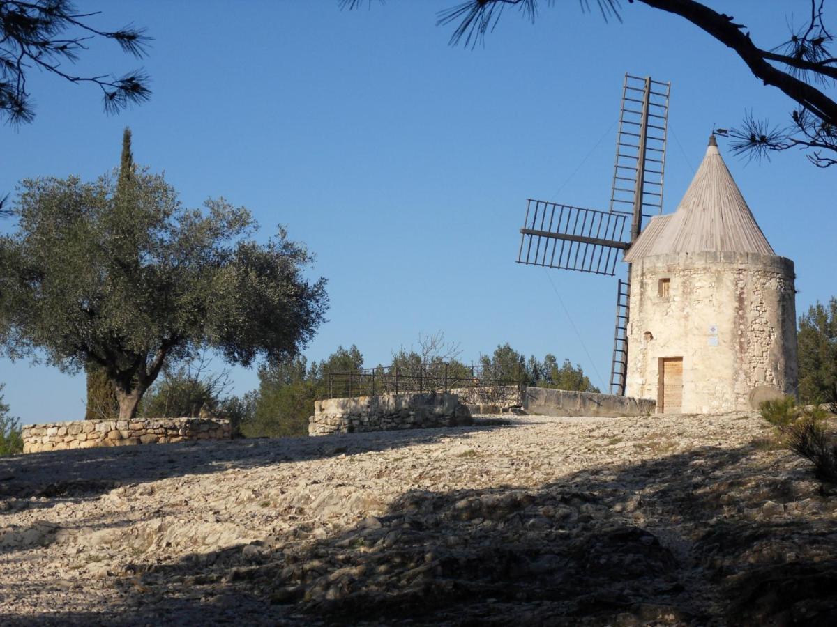Lou Meinado Saint-Martin-de-Crau Kültér fotó